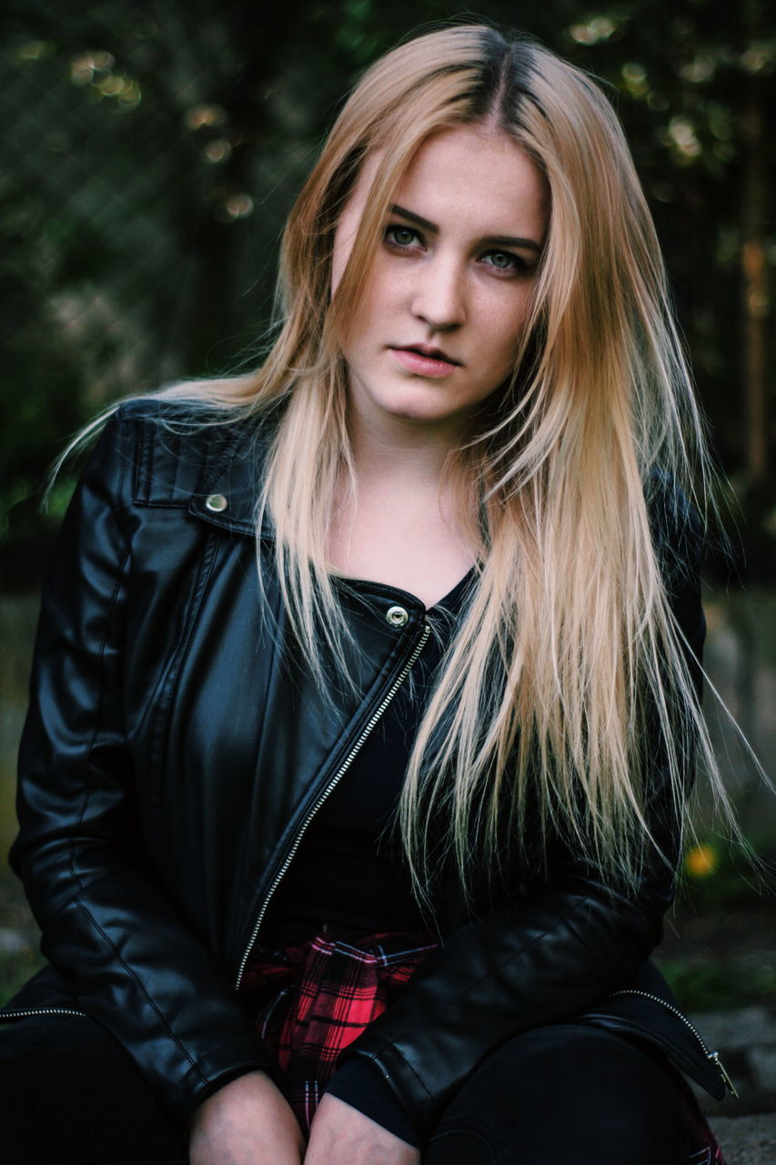 one person, hair, young adult, real people, young women, long hair, lifestyles, portrait, focus on foreground, women, blond hair, hairstyle, looking at camera, tree, leisure activity, front view, beautiful woman, beauty, day, outdoors, leather, contemplation, teenager