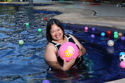 Portrait of smiling woman in swimming pool