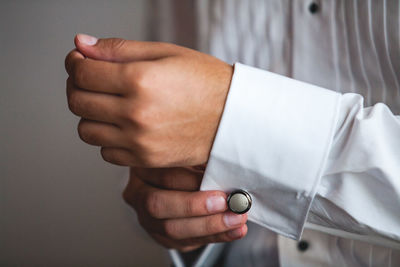 Midsection of man wearing shirt