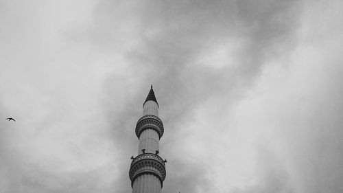 Minaret of mosque against sky