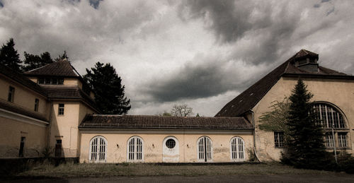 Exterior of house against sky