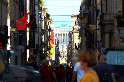 Via del corso, rome. crowded street, in the foreground, piazza venezia in the background.