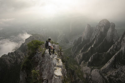 One man standing on a narrow edge at a high area in la huasteca