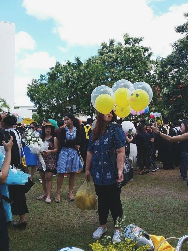 lifestyles, leisure activity, men, tree, person, grass, sky, large group of people, green color, park - man made space, casual clothing, rear view, togetherness, day, outdoors, field, standing, balloon, growth