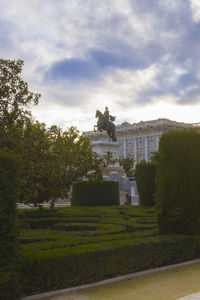 Statue of historic building against cloudy sky