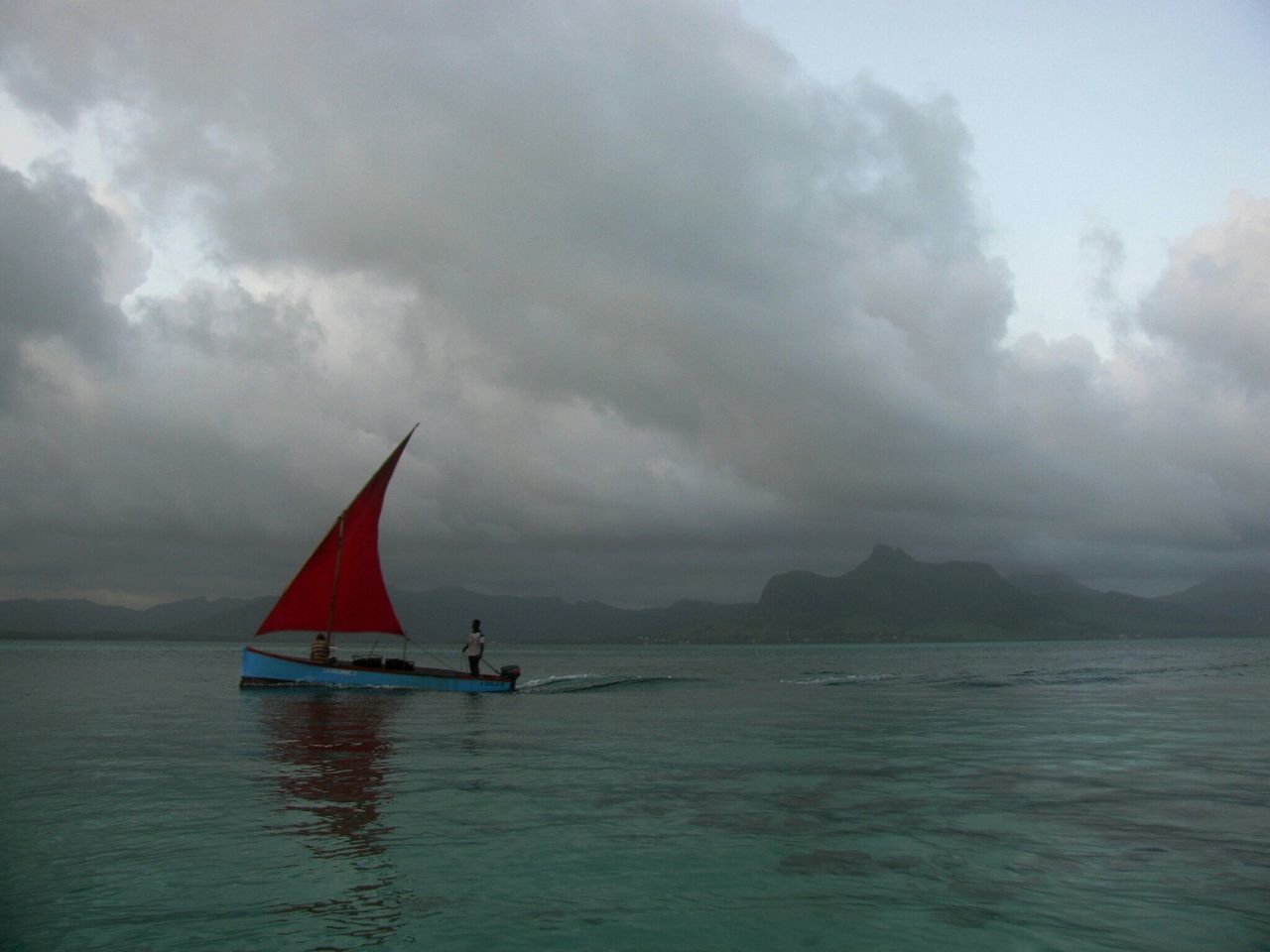 nautical vessel, transportation, mode of transport, boat, sea, water, sky, waterfront, cloud - sky, sailing, scenics, tranquility, tranquil scene, beauty in nature, horizon over water, nature, cloudy, travel, sailboat, cloud