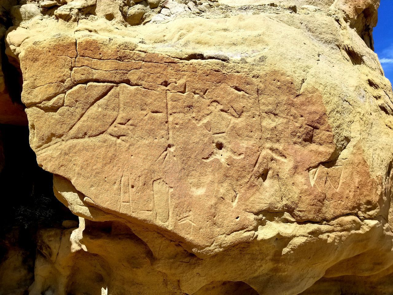 HIGH ANGLE VIEW OF ROCK