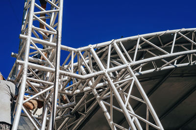 Aluminum structures for stage installation. metal trusses.