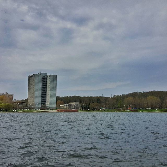 building exterior, water, waterfront, architecture, built structure, sky, cloud - sky, river, tree, city, cloud, rippled, cloudy, lake, nature, tranquil scene, outdoors, day, tranquility, no people