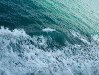 Waves splashing in sea