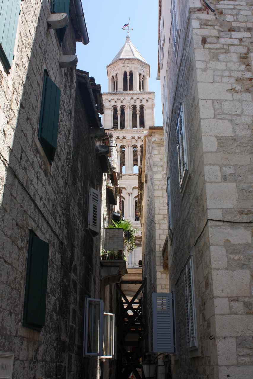 LOW ANGLE VIEW OF OLD BUILDING