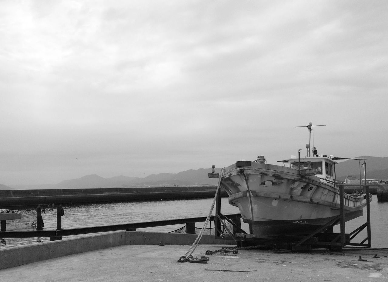 sky, water, sea, nautical vessel, transportation, mode of transport, cloud - sky, boat, cloudy, pier, nature, tranquility, moored, tranquil scene, scenics, horizon over water, cloud, beauty in nature, outdoors, weather