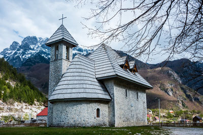 Kisha e thethit, albania