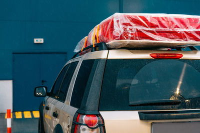 Matress on top of the car in a rainy evening