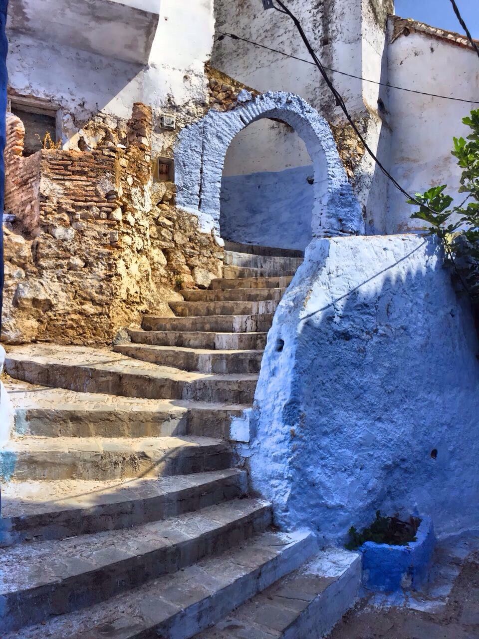 architecture, built structure, steps, building exterior, steps and staircases, wall - building feature, sunlight, staircase, damaged, outdoors, history, day, sky, weathered, stone material, the past, no people