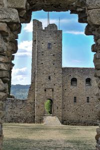 Old ruin building against sky