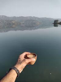 Man holding a traditional tea mug