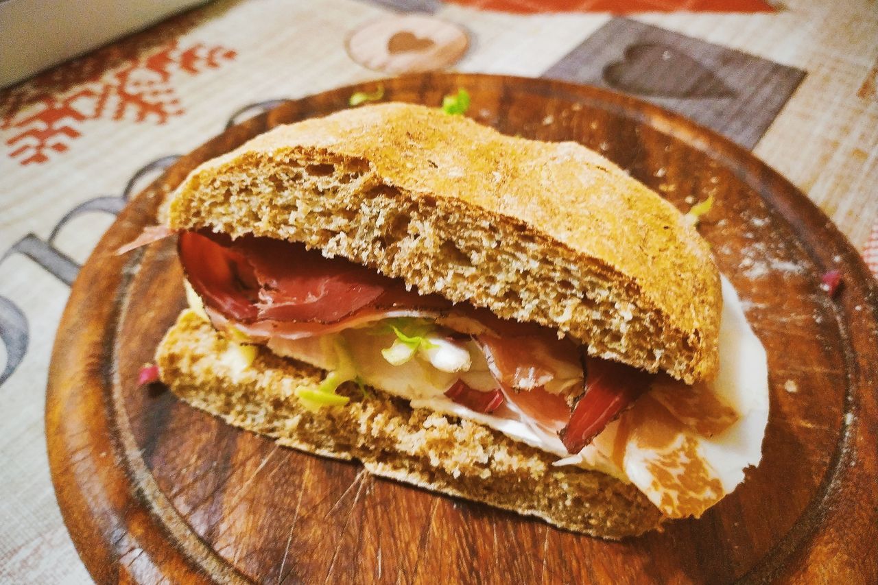 Brie & speck sandwich with my homemade whole wheat bread. Speck Brie Salad Spuntino Jause Rn8t Redmi Note 8t Smartphone Photography AndroidPhotography Panino VSCO Sandwich Bread Cutting Board Wholegrain SLICE