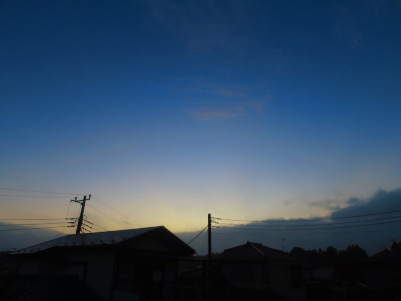 SILHOUETTE BUILDINGS AGAINST SKY DURING SUNSET