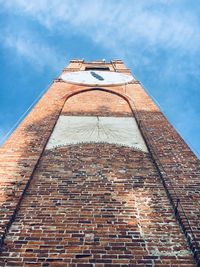 Low angle view of skyscraper against sky