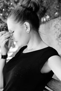 Close-up of stressed woman sitting on bench at park