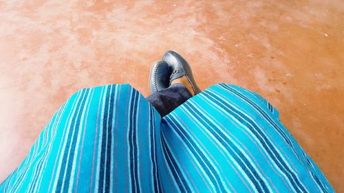 Cross feet - jeans wears matched with a beautifully loccaly made african tissu 