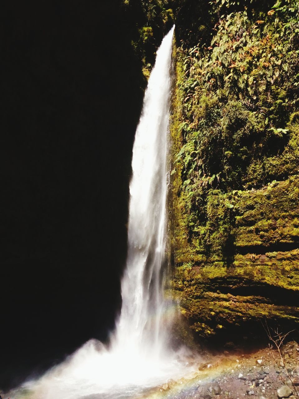 SCENIC VIEW OF WATERFALL IN SUNLIGHT