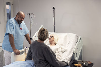 Nurse talking to patient in hospital