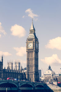 Big ben against cloudy sky