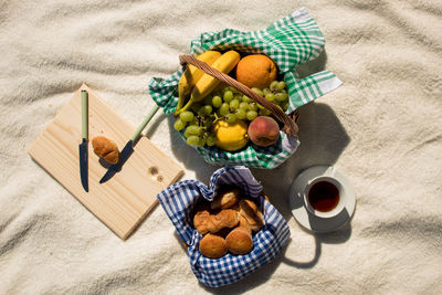 Picnic basket with fruit and bakery