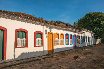 Cobblestone street with old houses under blue sunny sky in paraty, brazil