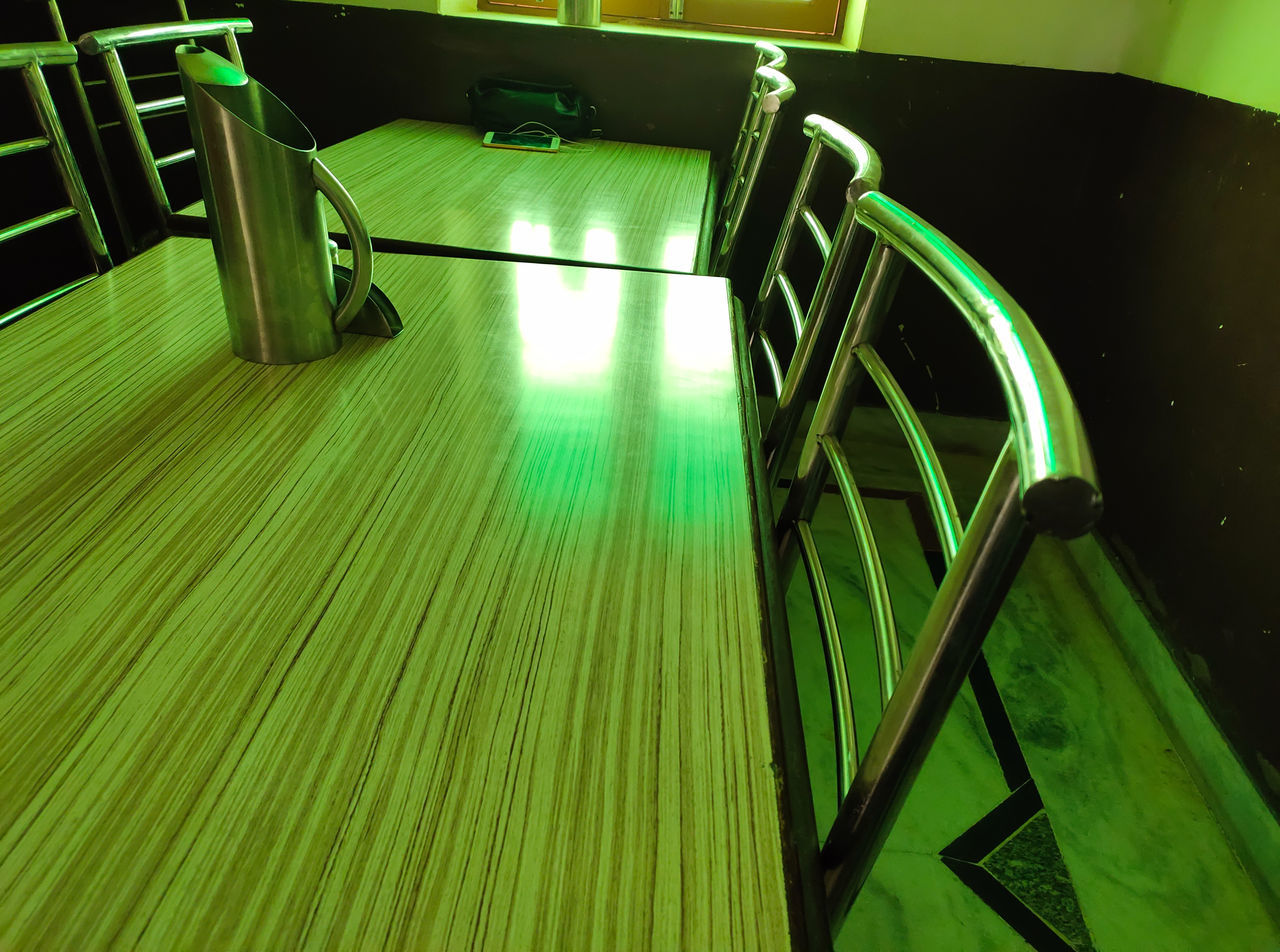 HIGH ANGLE VIEW OF EMPTY CHAIRS IN GREEN FLOOR