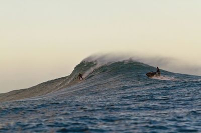 Big wave tow in surfers