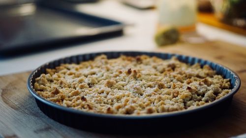 Close-up of bread in bowl on table