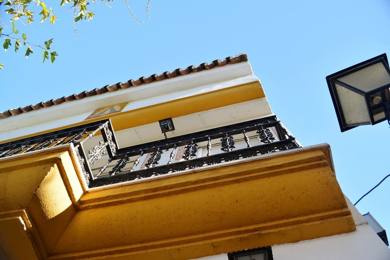 LOW ANGLE VIEW OF BUILT STRUCTURE AGAINST CLEAR SKY