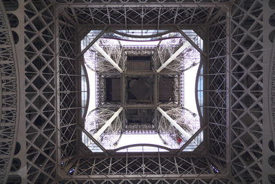 The nice eiffel tower from below 