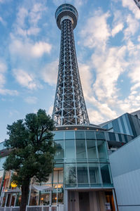 Low angle view of skyscraper against sky