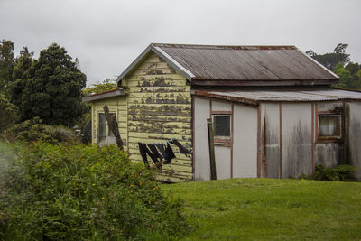 Very old wooden house, with clothes on the clothesline