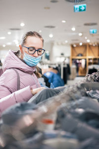 Woman wearing mask shopping in mall