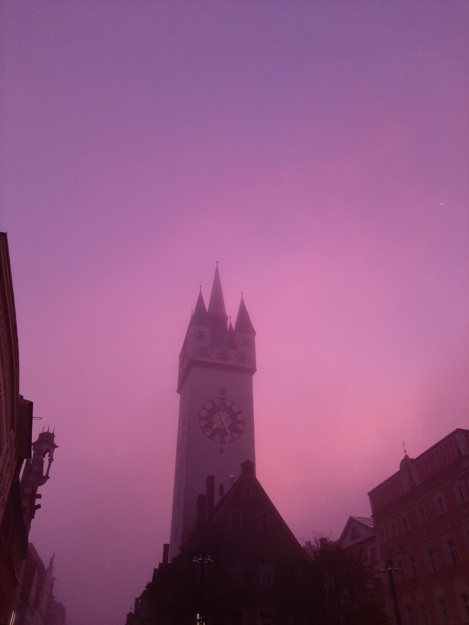 TOWER OF BUILDINGS AGAINST SKY