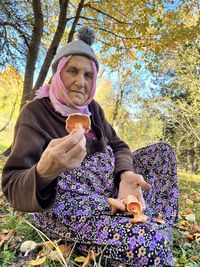 Portrait of young woman sitting on field
