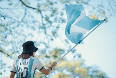 Woman with argentinian flag celebrating worldcup victory qatar 2022