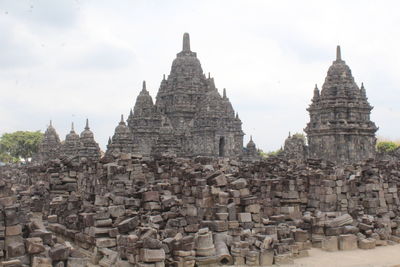 Old ruins of building against sky