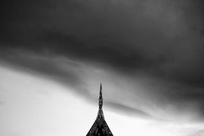 Low angle view of cloudy sky