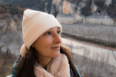 Head shoot of woman wearing a white cotton hat enjoyment the peace of the place