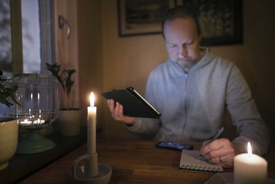 Man working without electric light