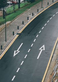 Arrow traffic signal in the road