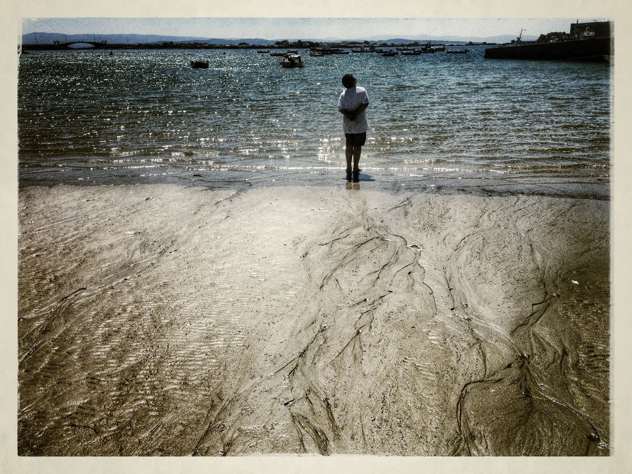 water, sea, beach, shore, transfer print, horizon over water, full length, lifestyles, leisure activity, standing, auto post production filter, tranquility, wave, tranquil scene, vacations, nature, scenics, rear view