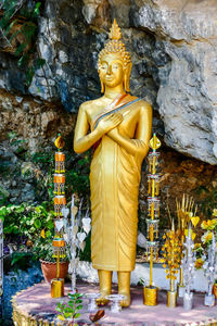 Statue of buddha against temple