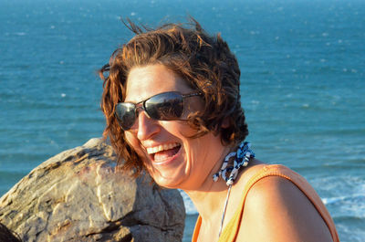 Portrait of woman with sunglasses against sea